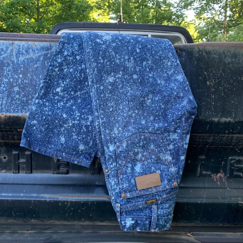 Wrangler “Star Splatter” upcycle diy vintage wedgie jeans